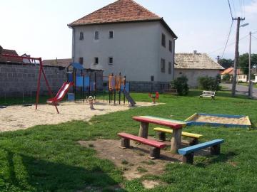 detské ihrisko v strede obce detské ihrisko v strede obce