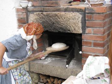 Sádzanie chleba do murovanej pece Sádzanie chleba do murovanej pece
