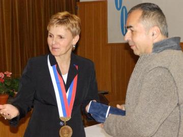 odovzdávanie plakiet a ďakovných listov odovzdávanie plakiet a ďakovných listov